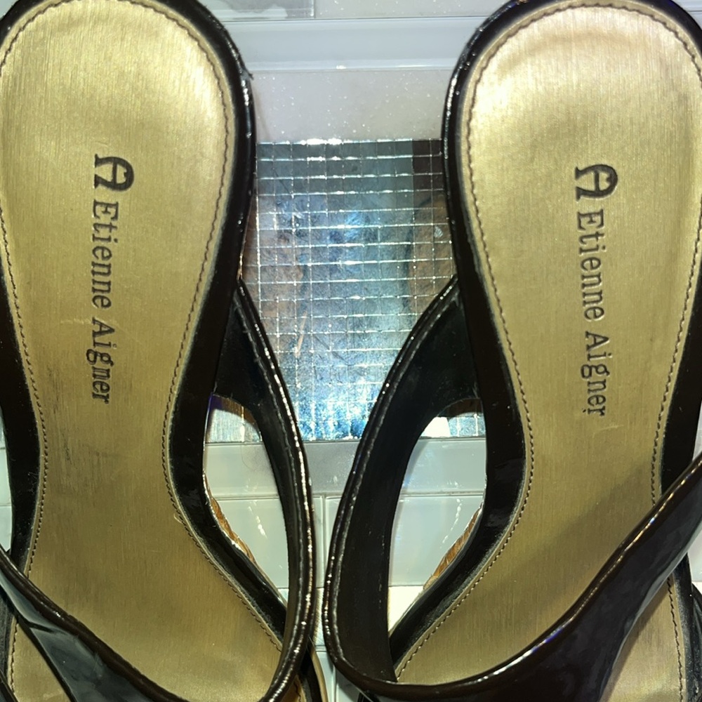 #185-(7) Vintage Italian Etienne Aigner Ladies Wicker Sandals w/ unique wicker - Picture 5 of 11